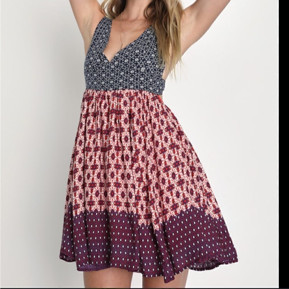 Lulus La Vie en Roses Navy Blue‎ and Red Floral Print Dress Size Small, NWT - Picture 2 of 9